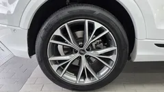 2022 Audi Q8 55 TFSI Quattro Premium — фото 5