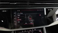 2022 Audi Q8 55 TFSI Quattro Premium — фото 17