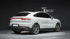 2023 Porsche Cayenne 3.0 E-Hybrid Coupe, серо-серебристый — фото 2