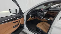 2021 BMW 5-Series 520i Luxury, белый — фото 10