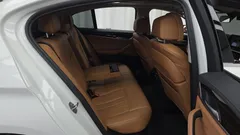 2021 BMW 5-Series 520i Luxury, белый — фото 11