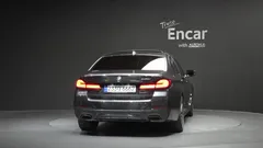 2023 BMW 5-Series 520i M Sport — фото 4