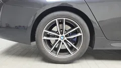 2023 BMW 5-Series 520i M Sport — фото 5