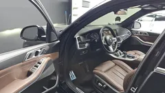 2021 BMW X5 xDrive 45e M Sport, чёрный — фото 10