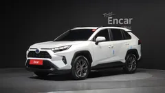 2023 Toyota RAV4 2.5 2WD Hybrid XLE, белый — фото 1