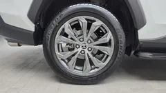 2023 Toyota RAV4 2.5 2WD Hybrid XLE, белый — фото 5