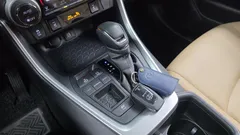 2023 Toyota RAV4 2.5 2WD Hybrid XLE, белый — фото 9