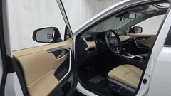 2023 Toyota RAV4 2.5 2WD Hybrid XLE, белый — фото 10