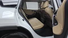 2023 Toyota RAV4 2.5 2WD Hybrid XLE, белый — фото 15