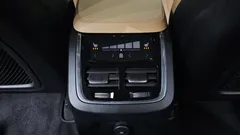 2022 Volvo XC90 T8 Ultimate Bright Hybrid, белый — фото 19