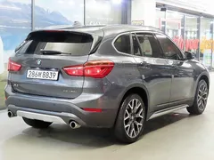 2022 BMW X1 xDrive 20i xLine, серый — фото 2