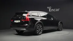 2023 Volvo V60 B5 Ultimate AWD, чёрный — фото 2
