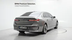 2023 BMW 7-Series 740d xDrive Design Pure Excellence, серый — фото 2