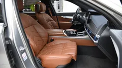2023 BMW 7-Series 740d xDrive Design Pure Excellence, серый — фото 10