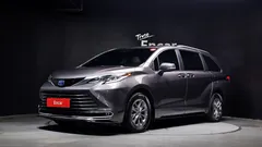 2023 Toyota Sienna 2.5 Hybrid AWD, серый — фото 1