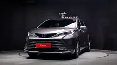 2023 Toyota Sienna 2.5 Hybrid AWD, серый — фото 3