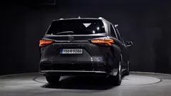 2023 Toyota Sienna 2.5 Hybrid AWD, серый — фото 4