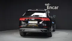 2022 Audi Q8 45 TDI Quattro Premium, чёрный — фото 4