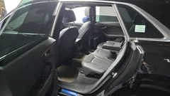 2022 Audi Q8 45 TDI Quattro Premium, чёрный — фото 11