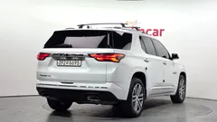 2023 ChevroletGMDaewoo Traverse 3.6 AWD Hi Country, белый — фото 2