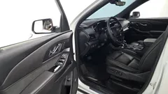 2023 ChevroletGMDaewoo Traverse 3.6 AWD Hi Country, белый — фото 10