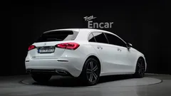 2022 Mercedes-Benz A-Class A220 Hatchback — фото 2