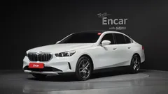 2024 BMW 5-Series 530i xDrive, белый — фото 1