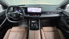 2024 BMW 5-Series 530i xDrive, белый — фото 7