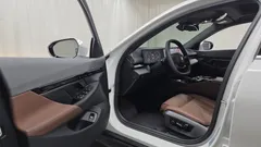 2024 BMW 5-Series 530i xDrive, белый — фото 10