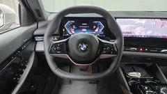 2024 BMW 5-Series 530i xDrive, белый — фото 15