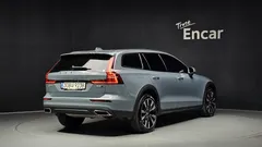 2022 Volvo V60 B5 Pro AWD — фото 2