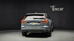 2022 Volvo V60 B5 Pro AWD — фото 4
