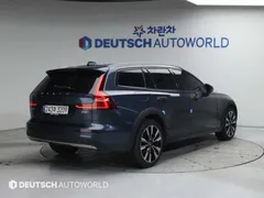 2023 Volvo V60 B5 Ultimate AWD — фото 2