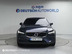2023 Volvo V60 B5 Ultimate AWD — фото 3