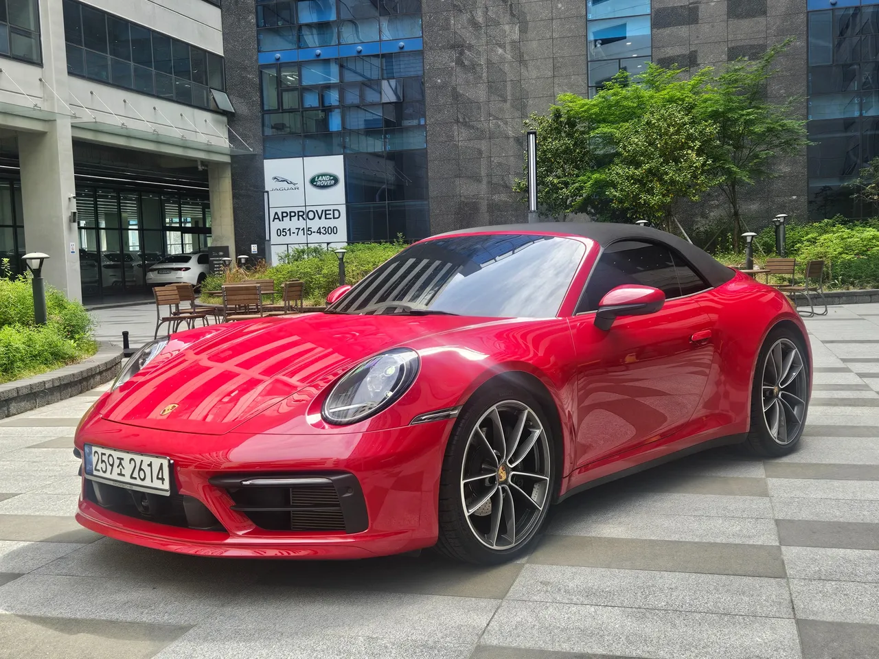 2023 Porsche 911 Carrera 4 Cabriolet