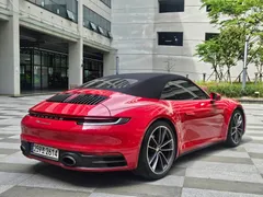 2023 Porsche 911 Carrera 4 Cabriolet, красный — фото 4