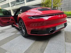 2023 Porsche 911 Carrera 4 Cabriolet, красный — фото 6