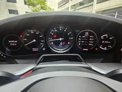 2023 Porsche 911 Carrera 4 Cabriolet, красный — фото 8