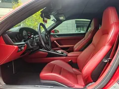 2023 Porsche 911 Carrera 4 Cabriolet, красный — фото 14