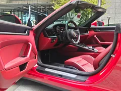 2023 Porsche 911 Carrera 4 Cabriolet, красный — фото 19