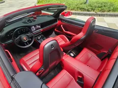 2023 Porsche 911 Carrera 4 Cabriolet, красный — фото 20