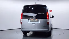 2022 Hyundai Staria Cargo 3-Seater, серо-серебристый — фото 4