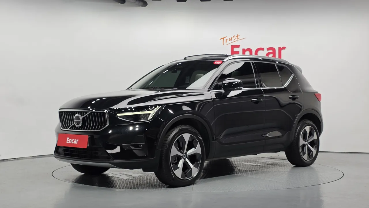 2023 Volvo XC40 B4 Ultimate Bright