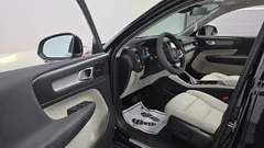 2023 Volvo XC40 B4 Ultimate Bright — фото 10