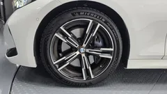 2024 BMW 3-Series 320i M Sport, белый — фото 5