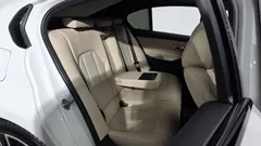 2024 BMW 3-Series 320i M Sport, белый — фото 11