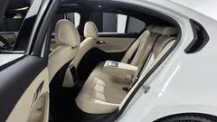 2024 BMW 3-Series 320i M Sport, белый — фото 12