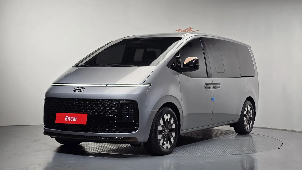 2023 Hyundai Staria Lounge 7-Seater
