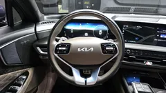2023 Kia K8 Signature, синий — фото 13