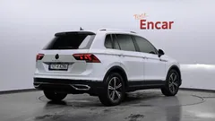 2022 Volkswagen Tiguan 2.0 TDI Premium, белый — фото 2